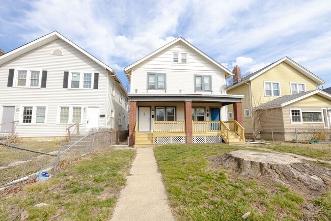 Building Photo - 618-620 Racine Ave