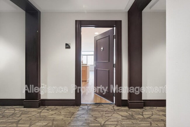 Building Photo - 3600 S Glebe Rd