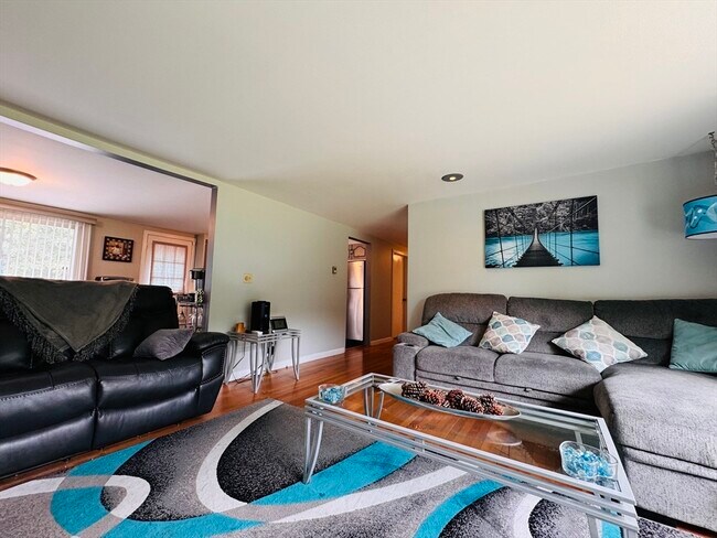 Building Photo - 18 Weaver St