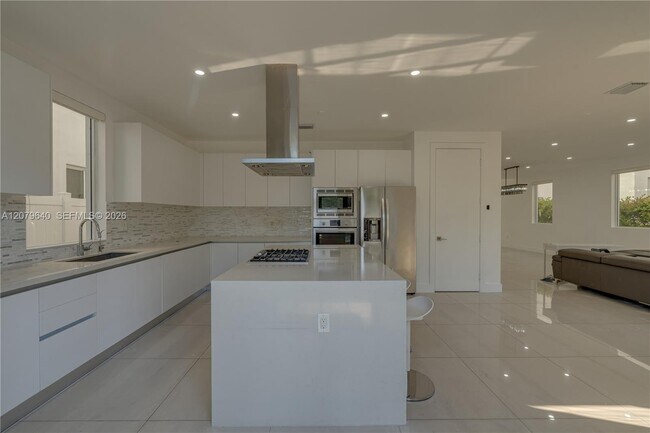 Building Photo - 9870 NW 74th Terrace
