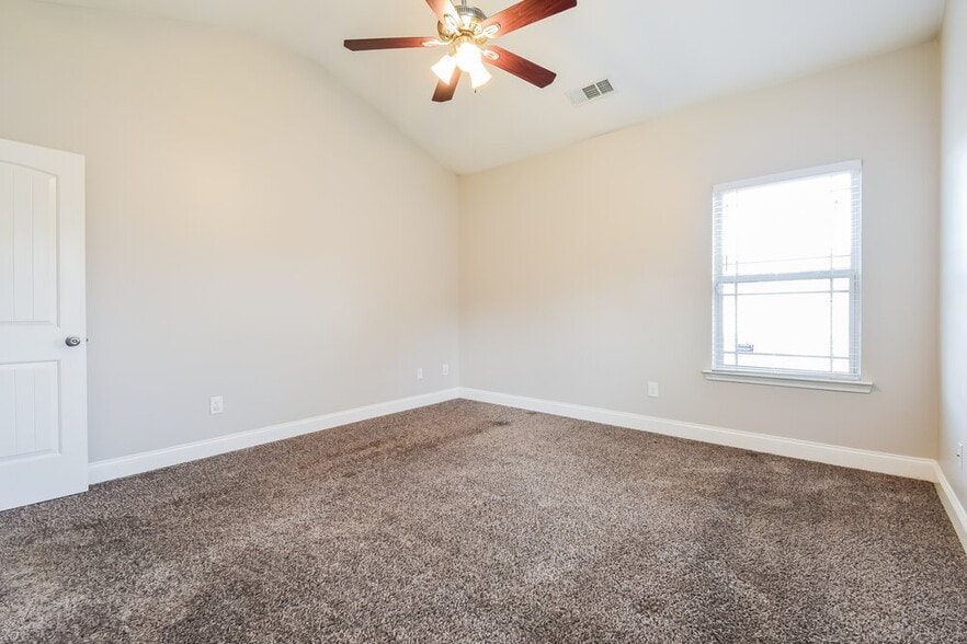 Building Photo - 547 Joneus Dr