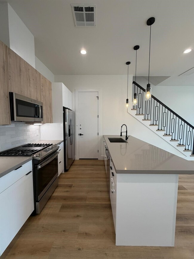 Building Photo - 6733 Peerless St