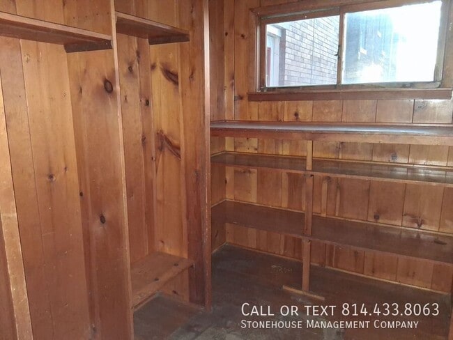 Building Photo - 622 E 6th St