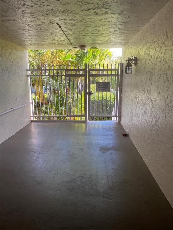 Building Photo - 215 Valencia Blvd