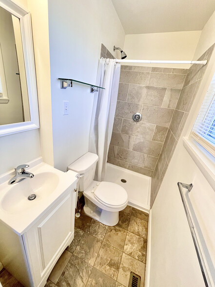 Bathroom - 21628 Parker Rd