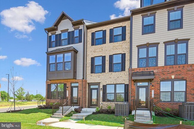 Building Photo - 4328 Ellipse Ter