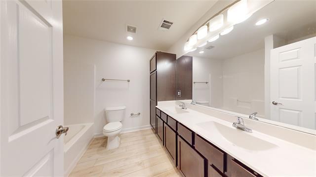 Building Photo - 941 Robineta Ln