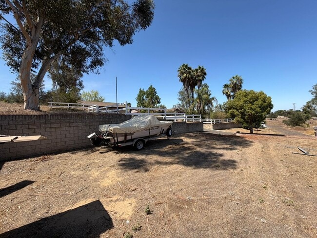 Building Photo - 18655 Oak Ridge Ln