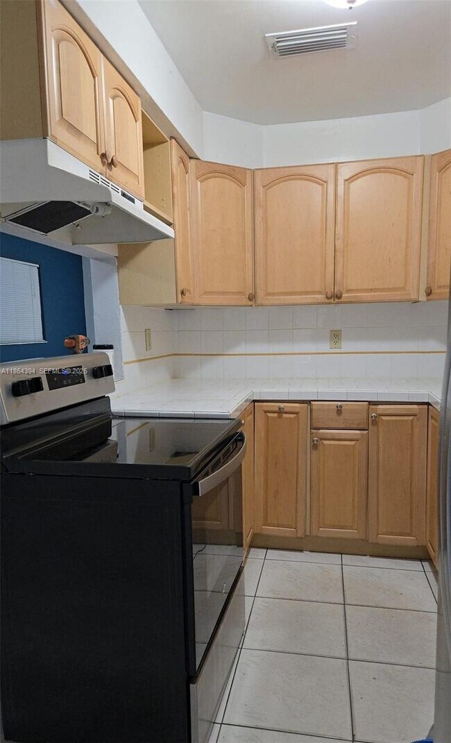 Building Photo - 502 N 70th Way