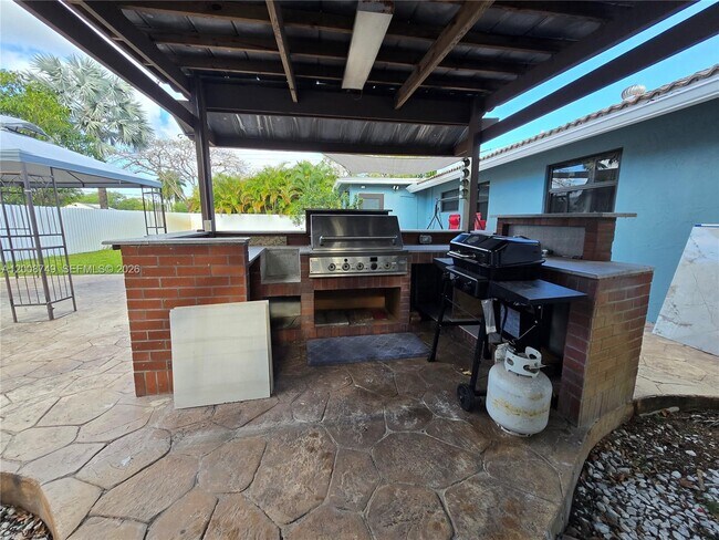 Building Photo - 11578 NW 39th Pl