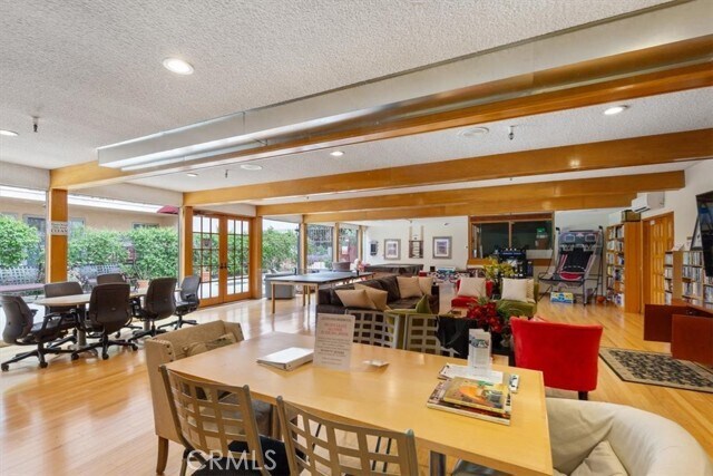 Building Photo - 1127 E Del Mar Blvd