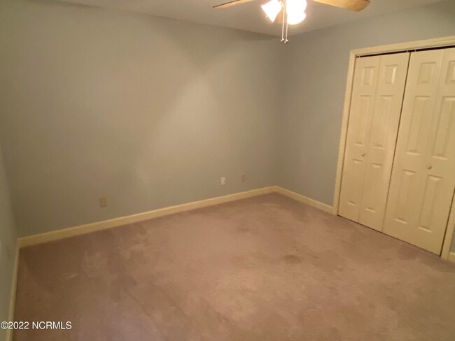 Building Photo - 285 Lake Forest Dr