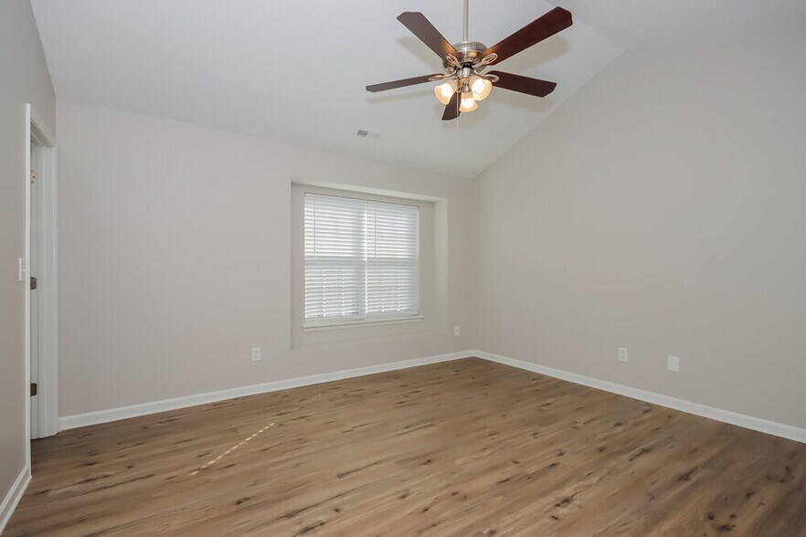 Building Photo - 8042 Christmas Ct