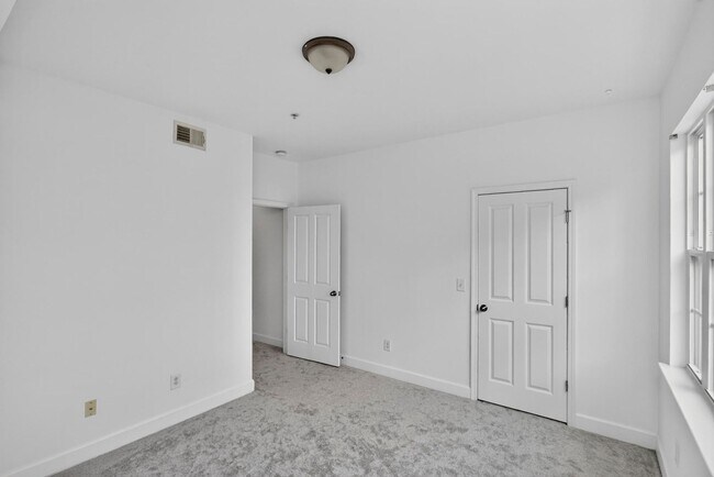 Building Photo - 8605 Peckham Ln