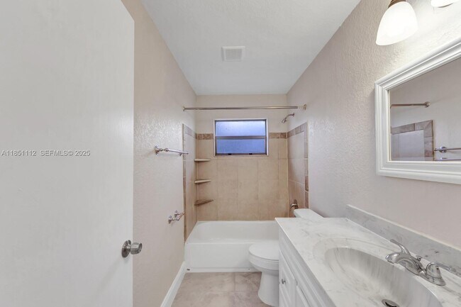 Building Photo - 2610 Riverland Dr