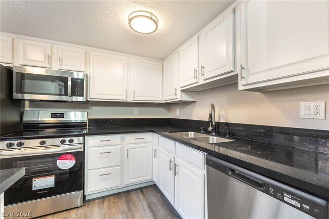 Building Photo - 5317 Indian River Dr