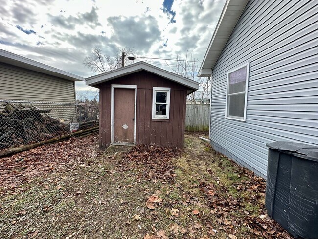 Building Photo - 3313-3315 Pompon Street