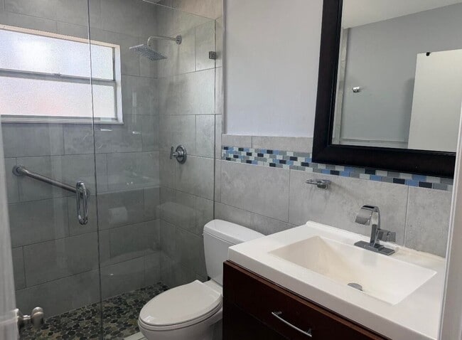 Building Photo - 1392 Riverside Cir