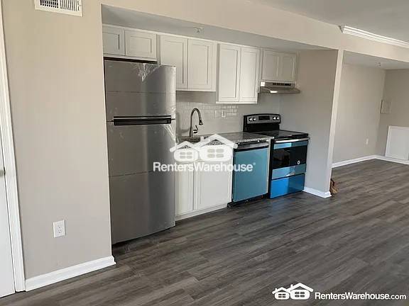 Building Photo - 8 Johnson Pl