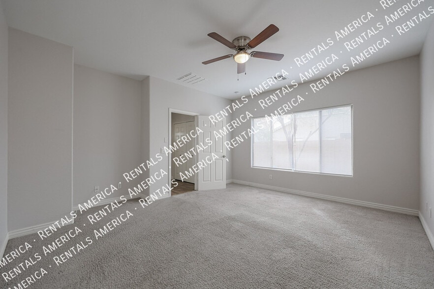 Building Photo - 8805 W Hilton Ave