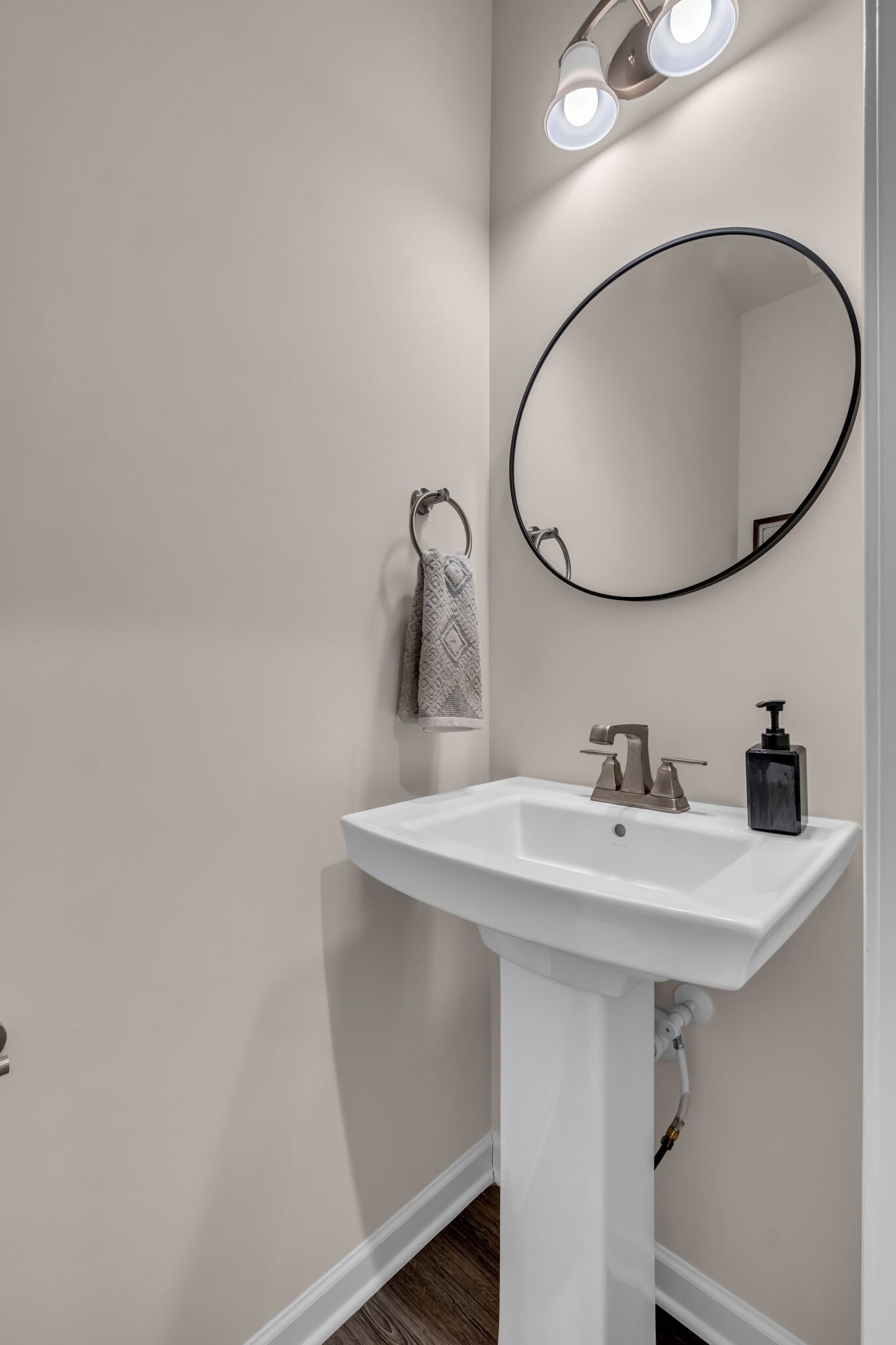 PROPERTY DOES NOT COME FURNISHED - 420 Park Ave