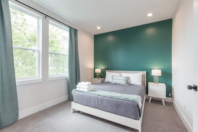 Building Photo - 605 Middle St