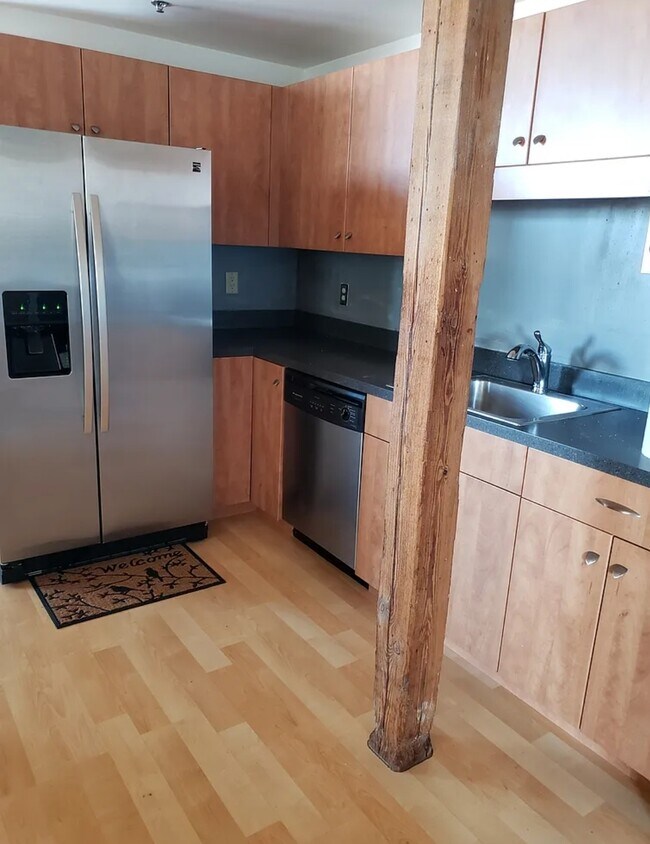 Building Photo - 147 Centre St