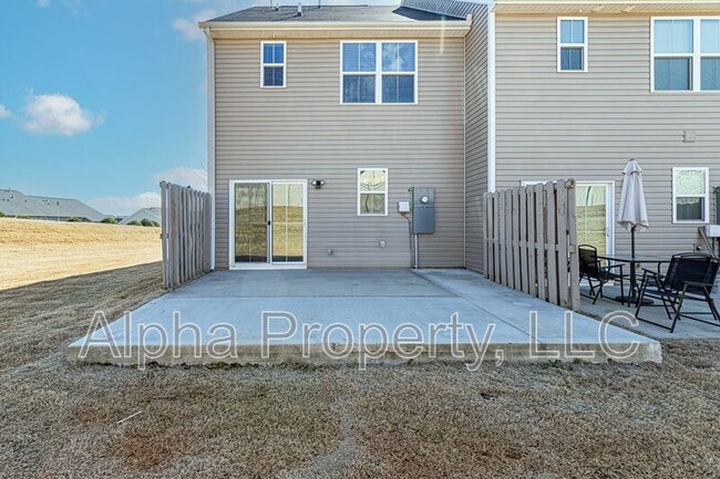 Building Photo - 300 Huntingdale Pl