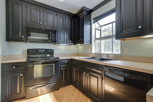 Building Photo - 107 St Charles Pl