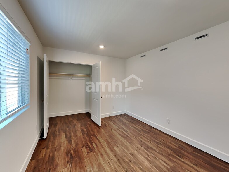 Building Photo - 4840 Blushing Star St