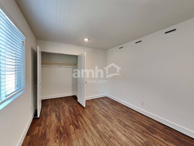 Building Photo - 4840 Blushing Star St