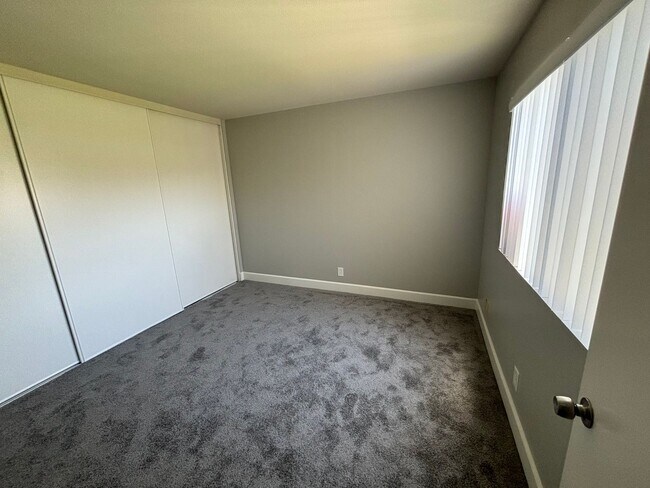 Building Photo - 2 Bedroom Condo for Rent in Canyon Country!