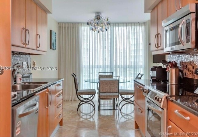 Building Photo - 16500 Collins Ave