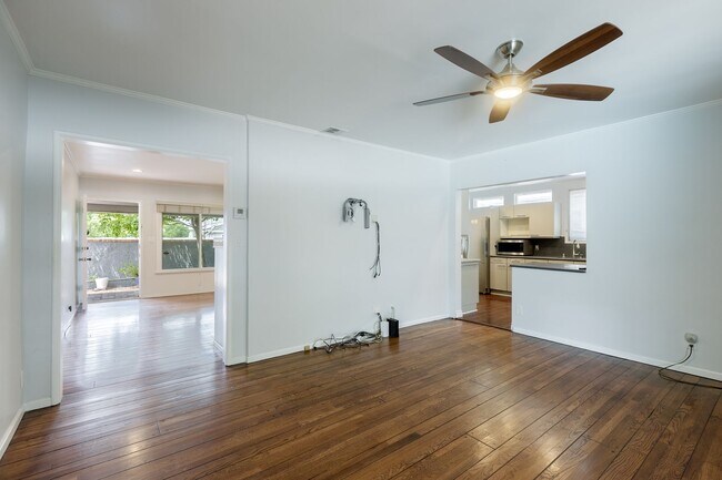 Building Photo - Spacious 5-Bedroom, 3-Bath Home with Pool ...
