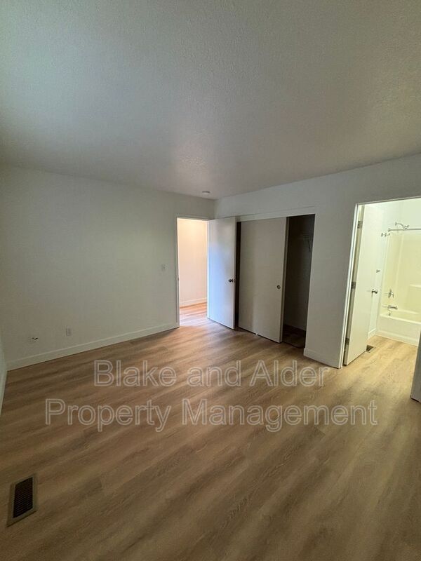 Building Photo - 3607 NE 158th Ave