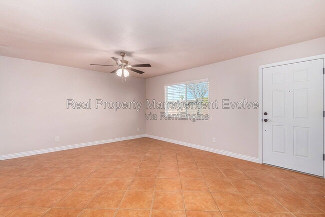 Building Photo - 5438 S 46th Pl