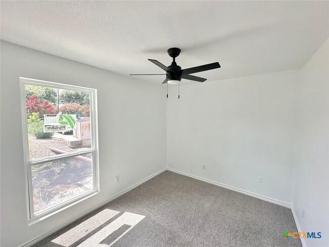 Building Photo - 809 W Avenue D