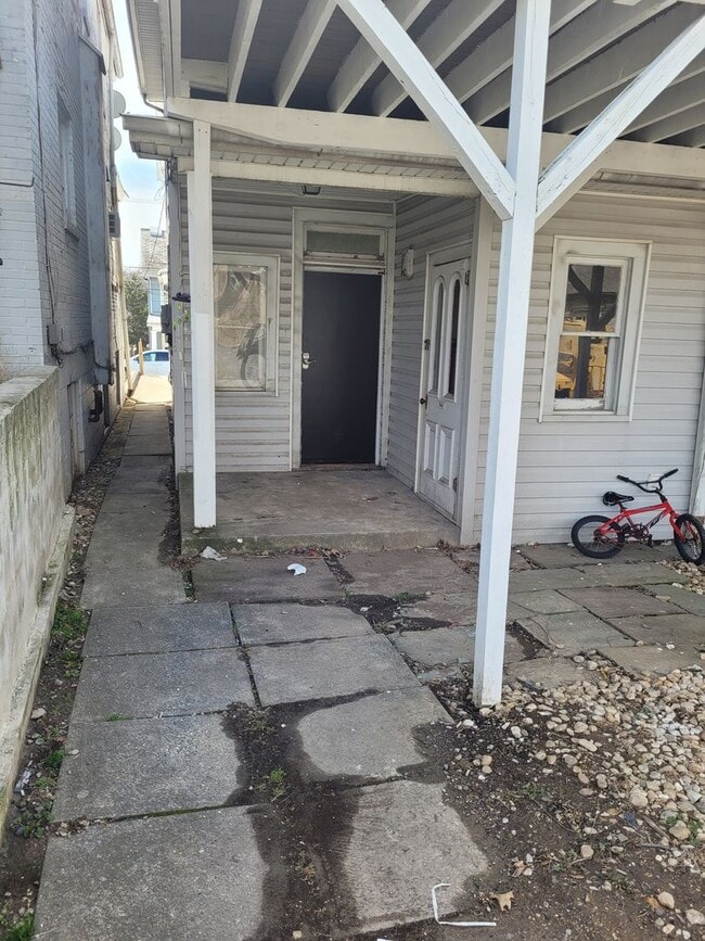 Building Photo - 86 E Franklin St