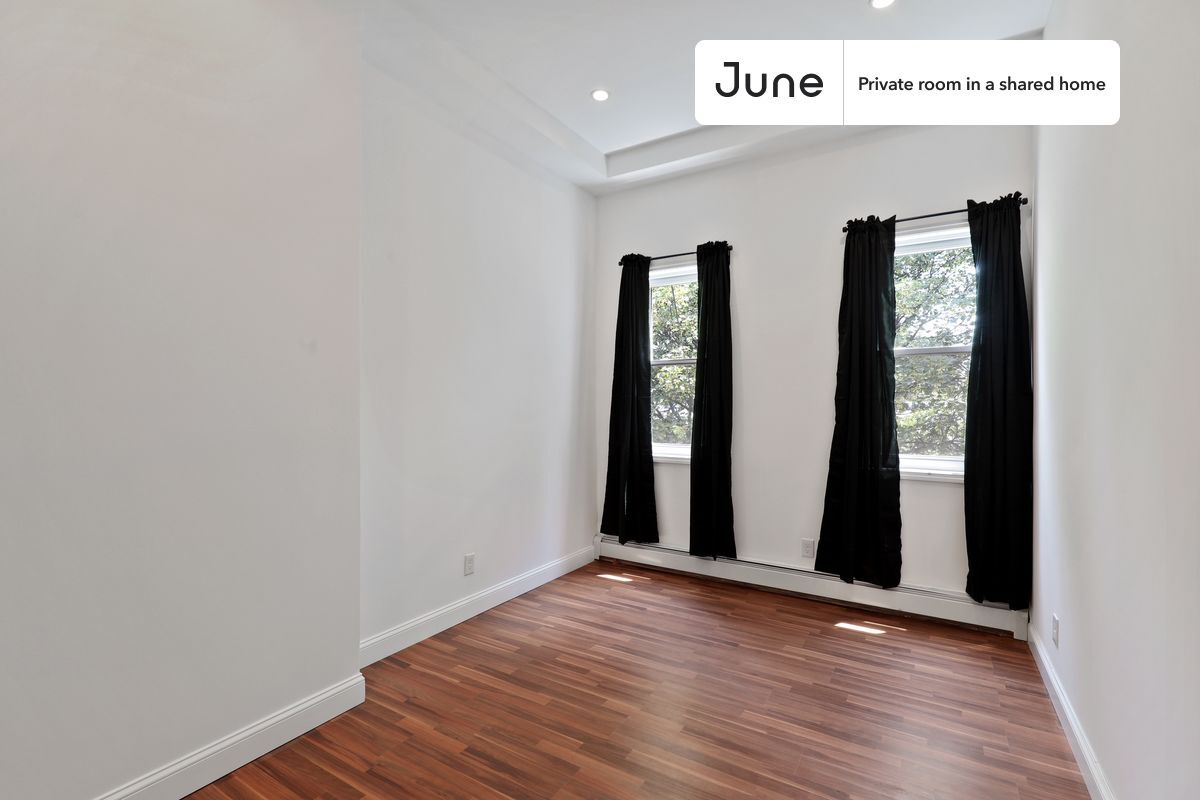 Building Photo - Room in Shared 4 bed/1 bath home