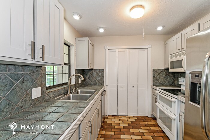 Building Photo - 7286 Jonas Rd
