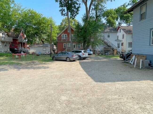 Building Photo - 1320 St James Ct