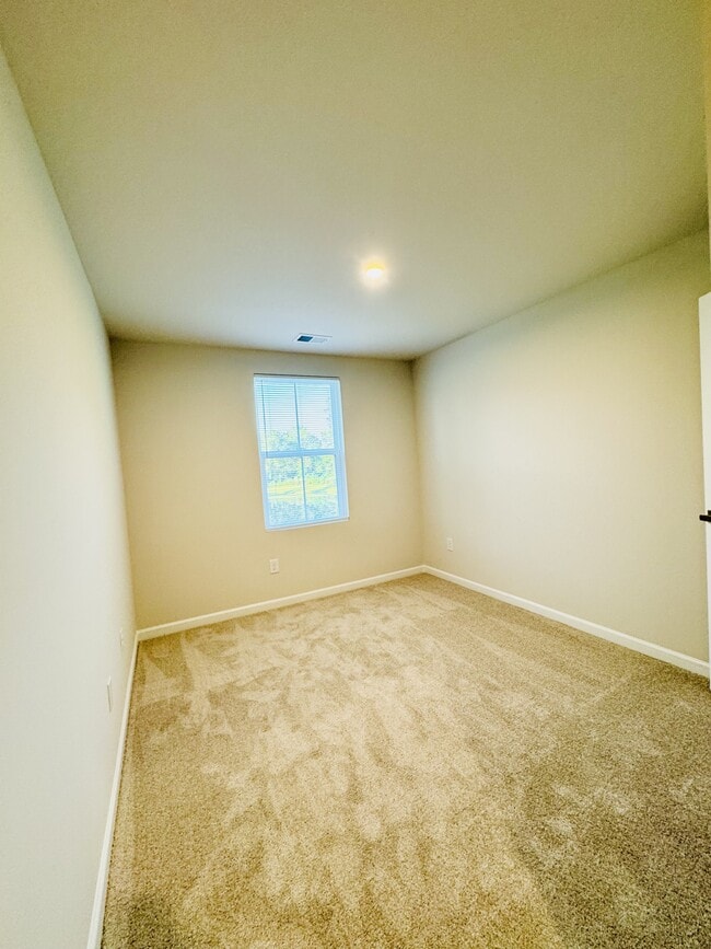 Building Photo - 405 Myrtle Mdws Dr