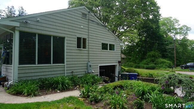 Building Photo - 49 Fellows St