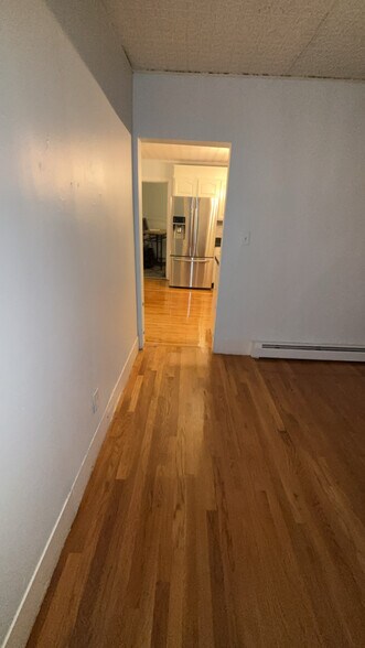 Building Photo - 3 Autumn St