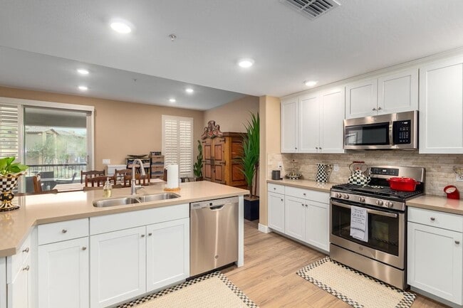 Building Photo - 2425 W Bronco Butte Trl