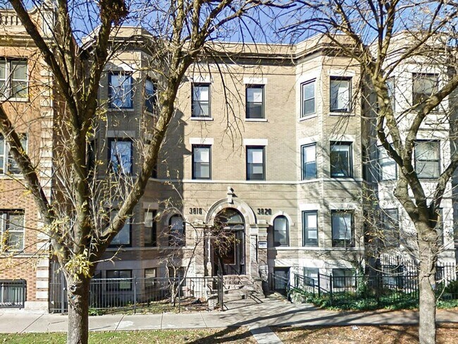 Building Photo - 3818.1 N Sheffield Ave