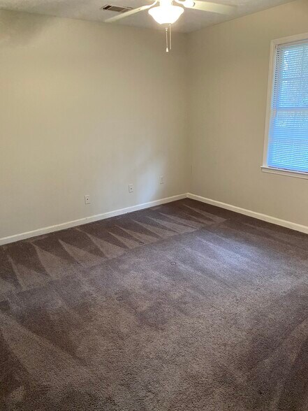 Bedroom 1 - 1925 Mayfield Rd