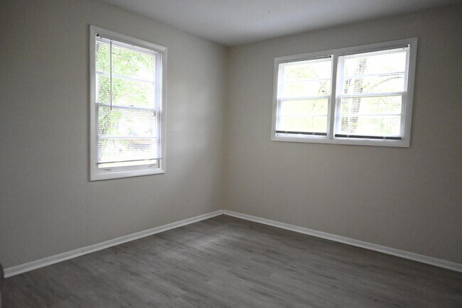 Building Photo - 148 Willow Ln