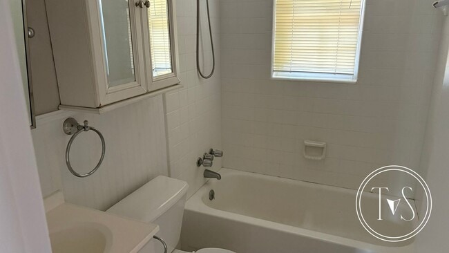 Building Photo - MOVE-IN SPECIAL: 50% OFF 1st FULL MONTH'S RENT!**