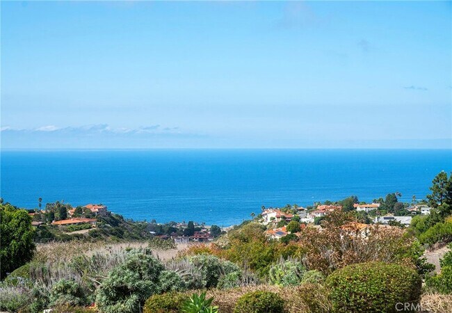 Building Photo - 6542 Ocean Crest Dr